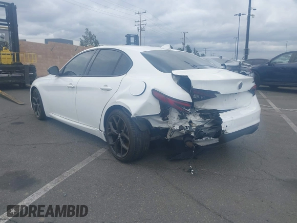 2019 Alfa Romeo Giulia z VIN ZARFAMAN5K7622490, wystawiony jako IAAI lot #41403496 z przebiegiem Nie podano mil oraz . Historia ofert i sprzedaży dostępna na DreamBid. Obrazek 3.