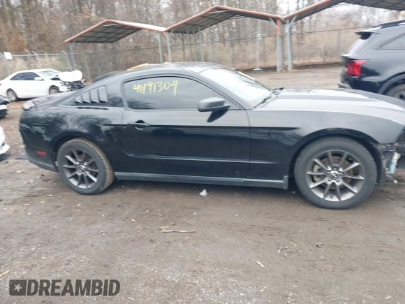 2012 Ford Mustang Premium z VIN 1ZVBP8AM1C5216285, wystawiony jako IAAI lot #41191304 z przebiegiem 190 290 mil mil oraz . Historia ofert i sprzedaży dostępna na DreamBid. Obrazek 14.