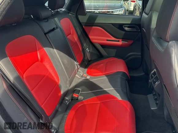 2018 Jaguar F-Pace z VIN SADCL2FN8JA259869, wystawiony jako Copart lot #54601565 z przebiegiem 89 138 mil mil oraz Czysty tytuł • Clean title. Historia ofert i sprzedaży dostępna na DreamBid. Obrazek 6.