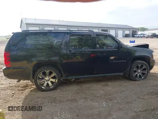 2007 Chevrolet Suburban LT с VIN 1GNFK16317J312027, выставлен на аукционе IAAI как лот 42214940 с пробегом 305 088 миль миль и . История ставок и продаж доступна на DreamBid. Изображение 13.