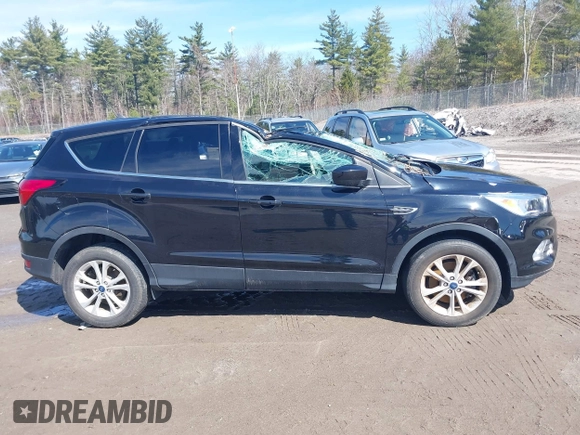 2019 Ford Escape SE z VIN 1FMCU9GD9KUA66049, wystawiony jako IAAI lot #41901054 z przebiegiem 35 545 mil mil oraz . Historia ofert i sprzedaży dostępna na DreamBid. Obrazek 13.