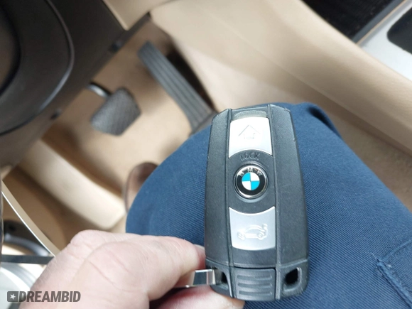 2015 BMW X1 sDrive28i with VIN WBAVM1C50FV314957, listed as a IAAI auction lot 41816402 with 148,410 mi miles. Bid and sale history available at carsss.com. Image 11.