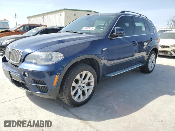 2013 BMW X5 xDrive35i with VIN 5UXZV4C50D0B09105, listed as a Copart auction lot 49385615 with 121,437 mi miles and Salvage Title. Bid and sale history available at carsss.com. Image 1.