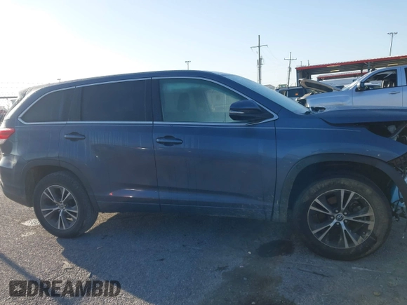 2018 Toyota Highlander LE with VIN 5TDZZRFHXJS239522, listed as a IAAI auction lot 41998608 with 98,478 mi miles and . Bid and sale history available at DreamBid. Image 13.