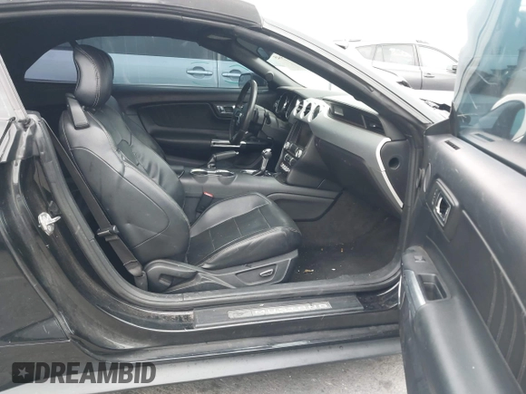 2015 Ford Mustang GT Premium z VIN 1FATP8FF8F5327105, wystawiony jako IAAI lot #42193645 z przebiegiem 105 347 mil mil oraz . Historia ofert i sprzedaży dostępna na DreamBid. Obrazek 5.