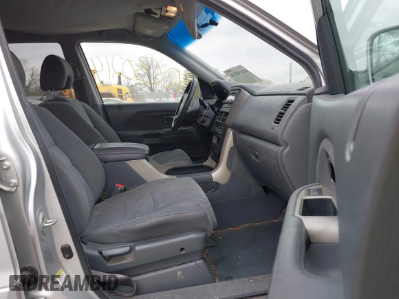 2007 Honda Pilot EX with VIN 5FNYF18457B009707, listed as a IAAI auction lot 42030214 with 229,462 mi miles. Bid and sale history available at carsss.com. Image 5.