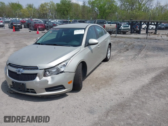 2014 Chevrolet Cruze 1LT z VIN 1G1PC5SB7E7419746, wystawiony jako IAAI lot #42135102 z przebiegiem 134 816 mil mil oraz . Historia ofert i sprzedaży dostępna na DreamBid. Obrazek 17.