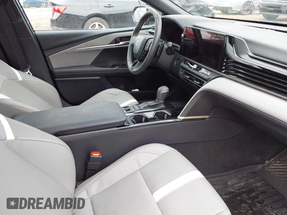 2025 Toyota Camry LE z VIN 4T1DAACK0SU057646, wystawiony jako IAAI lot #42147253 z przebiegiem 6 675 mil mil oraz . Historia ofert i sprzedaży dostępna na DreamBid. Obrazek 5.