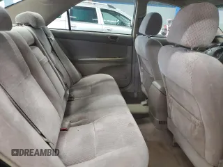 2004 Toyota Camry LE z VIN 4T1BE32K94U820825, wystawiony jako Copart lot #60972565 z przebiegiem 198 899 mil mil oraz Czysty tytuł • Clean title. Historia ofert i sprzedaży dostępna na DreamBid. Obrazek 10.