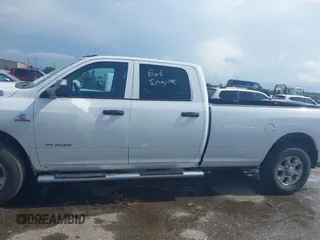 2020 Ram 2500 Tradesman z VIN 3C6UR4HL4LG266478, wystawiony jako IAAI lot #42508474 z przebiegiem 125 048 mil mil oraz . Historia ofert i sprzedaży dostępna na DreamBid. Obrazek 14.