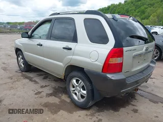 2008 Kia Sportage LX with VIN KNDJE723687485284, listed as a IAAI auction lot 42207326 with 94,106 mi miles and . Bid and sale history available at carsss.com. Image 3.