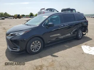 2021 Toyota Sienna XLE z VIN 5TDJRKEC3MS007973, wystawiony jako Copart lot #55492735 z przebiegiem 53 700 mil mil oraz Szkoda całkowita • Salvage title. Historia ofert i sprzedaży dostępna na DreamBid. Obrazek 1.