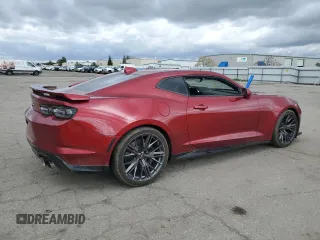 2023 Chevrolet Camaro ZL1 z VIN 1G1FK1R62P0159798, wystawiony jako Copart lot #47663395 z przebiegiem 8856 mil mil oraz Tytuł czysty. Historia ofert i sprzedaży dostępna na DreamBid. Obrazek 3.