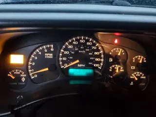 2001 Chevrolet Silverado 1500HD LS z VIN 1GCGC13U31F155179, wystawiony jako Copart lot #75987634 z przebiegiem 200 080 mil mil oraz Szkoda całkowita • Salvage title. Historia ofert i sprzedaży dostępna na DreamBid. Obrazek 9.