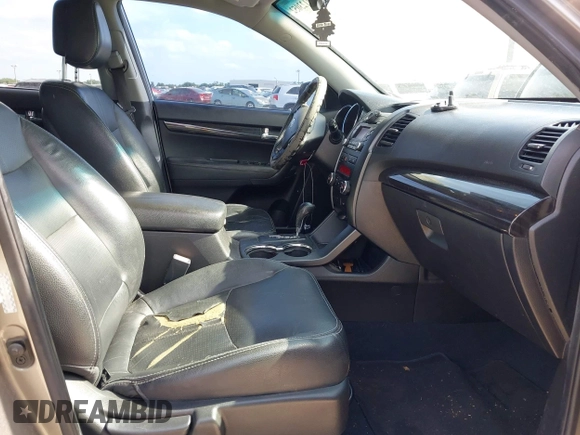 2011 Kia Sorento EX with VIN 5XYKU4A10BG113603, listed as a IAAI auction lot 42123052 with 238,437 mi miles. Bid and sale history available at carsss.com. Image 5.