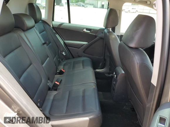 2016 Volkswagen Tiguan SE with VIN WVGAV7AXXGW502267, listed as a Copart auction lot 54916725 with 105,926 mi miles and Clean title. Bid and sale history available at DreamBid. Image 10.