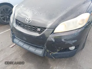 2009 Toyota Matrix S z VIN 2T1KE40E79C014333, wystawiony jako IAAI lot #42207936 z przebiegiem 186 376 mil mil oraz . Historia ofert i sprzedaży dostępna na DreamBid. Obrazek 6.