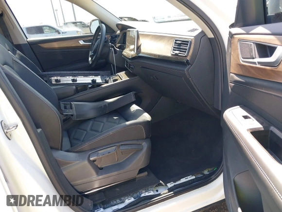 2025 Volkswagen Atlas SE with VIN 1V2JR2CA7SC514986, listed as a IAAI auction lot 42003723 with 4,995 mi miles and . Bid and sale history available at DreamBid. Image 5.