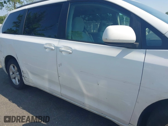 2011 Toyota Sienna LE AAS с VIN 5TDKK3DC7BS035000, выставлен на аукционе IAAI как лот 42571776 с пробегом 75 928 миль миль и . История ставок и продаж доступна на DreamBid. Изображение 19.