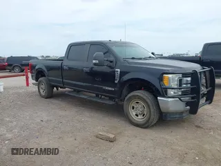 2017 Ford Super Duty F-250 SRW Lariat with VIN 1FT7W2BT0HEF27194, listed as a IAAI auction lot 42061350 with 206,679 mi miles. Bid and sale history available at carsss.com. Image 1.