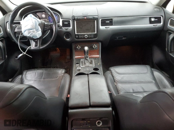 2013 Volkswagen Touareg Lux with VIN WVGEF9BP7DD005872, listed as a Copart auction lot 82618654 with 236,650 mi miles and Salvage Title. Bid and sale history available at DreamBid. Image 8.