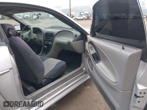 2003 Ford Mustang Standard with VIN 1FAFP40443F372464, listed as a IAAI auction lot 40085471 with 171,912 mi miles. Bid and sale history available at carsss.com. Image 5.