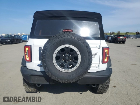 2022 Ford Bronco with VIN 1FMEE5DH3NLA92842, listed as a Copart auction lot 53109365 with 25,303 mi miles and Clean title. Bid and sale history available at DreamBid. Image 6.