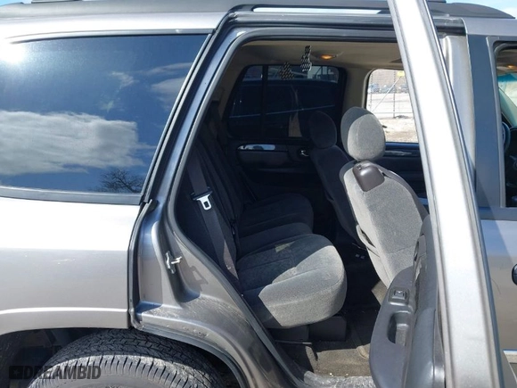 2006 GMC Envoy SLE with VIN 1GKDT13S762336273, listed as a IAAI auction lot 41887848 with 225,535 mi miles. Bid and sale history available at carsss.com. Image 8.