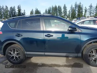 2017 Toyota RAV4 SE z VIN JTMJFREV7HJ709543, wystawiony jako IAAI lot #41355727 z przebiegiem 54 585 mil mil oraz . Historia ofert i sprzedaży dostępna na DreamBid. Obrazek 13.
