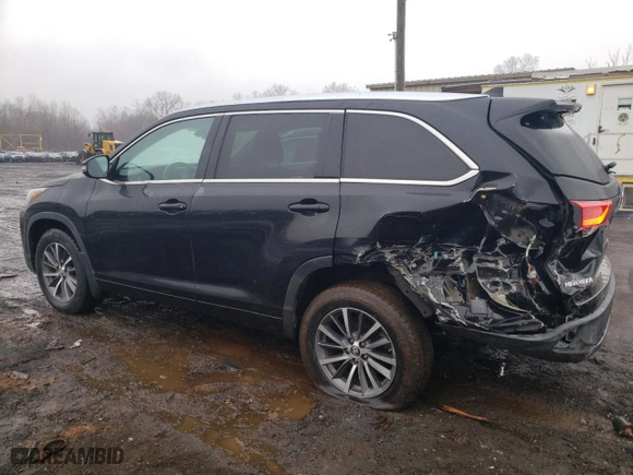 2017 Toyota Highlander XLE with VIN 5TDJZRFH7HS379891, listed as a Copart auction lot 51795675 with 86,123 mi miles and Salvage Title. Bid and sale history available at carsss.com. Image 2.