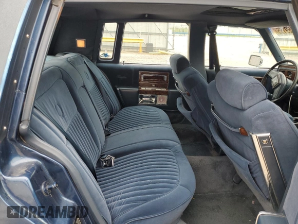 1990 Cadillac Brougham z VIN 1G6DW54Y9LR710711, wystawiony jako Copart lot #57469165 z przebiegiem Nie podano mil oraz Nie do naprawy • Non repairable. Historia ofert i sprzedaży dostępna na DreamBid. Obrazek 10.