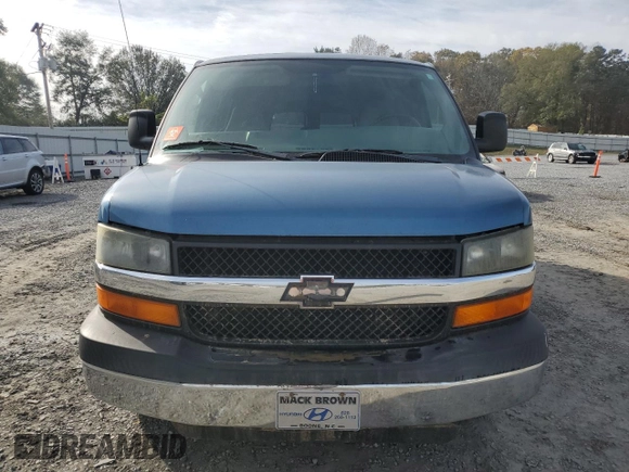 2006 Chevrolet Express Passenger with VIN 1GAHG39U261200900, listed as a Copart auction lot 81040404 with 68,221 mi miles and Salvage title. Bid and sale history available at DreamBid. Image 5.