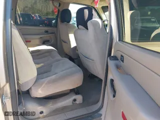 2005 Chevrolet Avalanche LS with VIN 3GNEC12Z45G167762, listed as a IAAI auction lot 40376532 with 157,932 mi miles. Bid and sale history available at carsss.com. Image 8.
