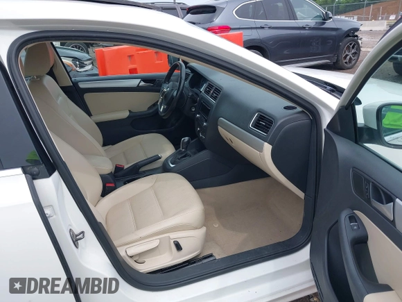 2014 Volkswagen Jetta SE with VIN 3VWD07AJ2EM239987, listed as a IAAI auction lot 42555560 with 115,987 mi miles and . Bid and sale history available at DreamBid. Image 5.