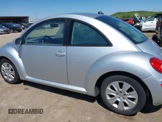 2008 Volkswagen New Beetle Coupe S with VIN 3VWRW31C88M509260, listed as a IAAI auction lot 42032305 with 122,760 mi miles. Bid and sale history available at carsss.com. Image 14.