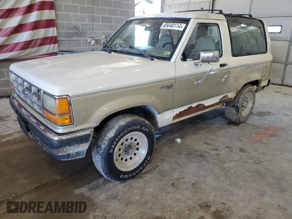 1990 Ford Bronco z VIN 1FMCU14T9LUA62663, wystawiony jako Copart lot #85040114 z przebiegiem 9 963 mil mil oraz Czysty tytuł • Clean title. Historia ofert i sprzedaży dostępna na DreamBid. Obrazek 1.