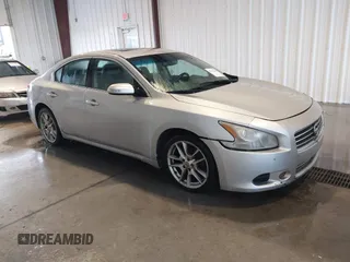 2011 Nissan Maxima SV z VIN 1N4AA5AP4BC827405, wystawiony jako IAAI lot #42212700 z przebiegiem 164 384 mil mil oraz . Historia ofert i sprzedaży dostępna na DreamBid. Obrazek 1.