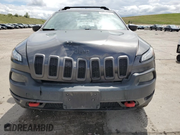 2018 Jeep Cherokee Trailhawk z VIN 1C4PJMBX1JD509120, wystawiony jako Copart lot #58920135 z przebiegiem 42 501 mil mil oraz Szkoda całkowita • Salvage title. Historia ofert i sprzedaży dostępna na DreamBid. Obrazek 5.
