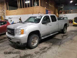2012 GMC Sierra 2500HD SLT z VIN 1GT121C89CF120127, wystawiony jako Copart lot #42336495 z przebiegiem 142 396 mil mil oraz Szkoda całkowita • Salvage title. Historia ofert i sprzedaży dostępna na DreamBid. Obrazek 1.