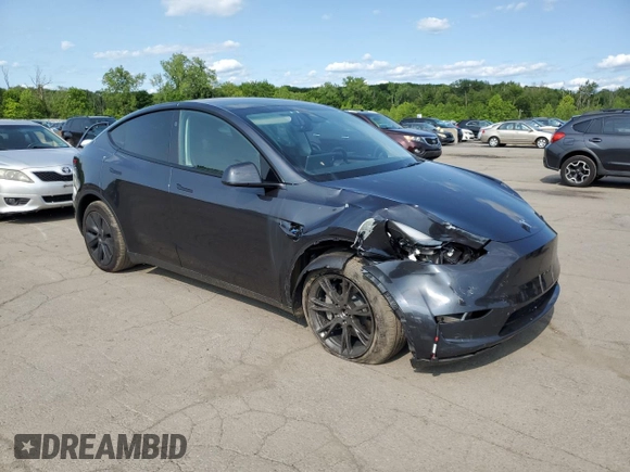 2024 Tesla Model Y Long Range z VIN 7SAYGDEE9RF186388, wystawiony jako Copart lot #58471595 z przebiegiem 23 185 mil mil oraz Szkoda całkowita • Salvage title. Historia ofert i sprzedaży dostępna na DreamBid. Obrazek 4.