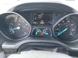 2018 Ford Escape SE z VIN 1FMCU9GD6JUB45046, wystawiony jako IAAI lot #42314262 z przebiegiem 107 962 mil mil oraz . Historia ofert i sprzedaży dostępna na DreamBid. Obrazek 7.