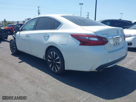 2018 Nissan Altima 2.5 SV with VIN 1N4AL3AP4JC186544, listed as a IAAI auction lot 41892390 with 113,384 mi miles. Bid and sale history available at carsss.com. Image 3.