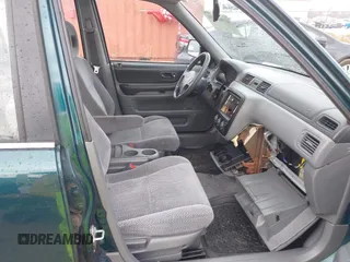 1998 Honda CR-V LX with VIN JHLRD184XWC035146, listed as a IAAI auction lot 41942656 with 261,767 mi miles. Bid and sale history available at carsss.com. Image 5.
