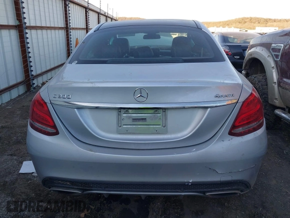 2015 Mercedes-Benz C-Class C 300 Luxury with VIN 55SWF4KB6FU005257, listed as a IAAI auction lot 41675298 with 126,263 mi miles. Bid and sale history available at carsss.com. Image 17.