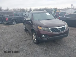 2013 Kia Sorento EX with VIN 5XYKU3A66DG396551, listed as a IAAI auction lot 41913927 with 136,685 mi miles. Bid and sale history available at carsss.com. Image 1.
