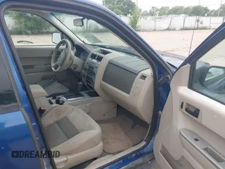 2008 Ford Escape XLT z VIN 1FMCU031X8KB58668, wystawiony jako IAAI lot #42522146 z przebiegiem 244 528 mil mil oraz . Historia ofert i sprzedaży dostępna na DreamBid. Obrazek 5.