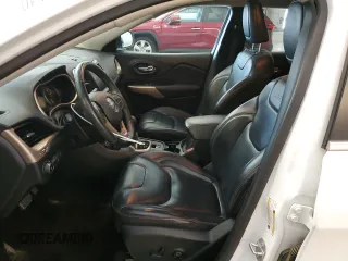 2017 Jeep Cherokee Latitude z VIN 1C4PJMCS3HW649008, wystawiony jako Copart lot #61410505 z przebiegiem 112 496 mil mil oraz Szkoda całkowita • Salvage title. Historia ofert i sprzedaży dostępna na DreamBid. Obrazek 7.
