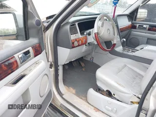 2005 Lincoln Navigator Luxury with VIN 5LMFU27585LJ15553, listed as a IAAI auction lot 42090461 with 243,871 mi miles. Bid and sale history available at carsss.com. Image 13.