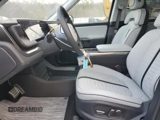 2023 Rivian R1S Launch Edition z VIN 7PDSGABL9PN022280, wystawiony jako Copart lot #83526124 z przebiegiem 51 mil mil oraz Szkoda całkowita • Salvage title. Historia ofert i sprzedaży dostępna na DreamBid. Obrazek 7.