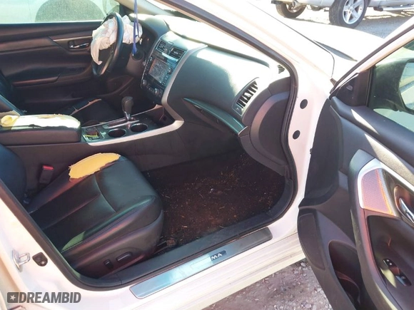 2015 Nissan Altima 2.5 S with VIN 1N4AL3AP5FN900824, listed as a IAAI auction lot 41143268 with 205,345 mi miles. Bid and sale history available at carsss.com. Image 5.